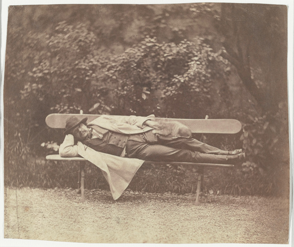 Nadar - Autoportrait allongé sur un banc