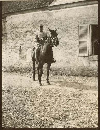 Anonyme - Un militaire à cheval