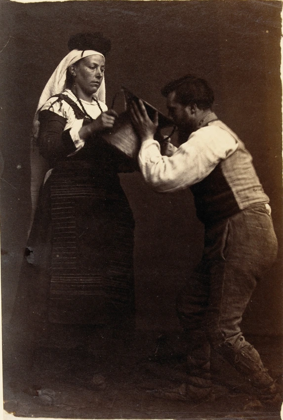 Edmond Lebel - Edmond Lebel et une femme, vêtus à l'italienne, composant une scè...