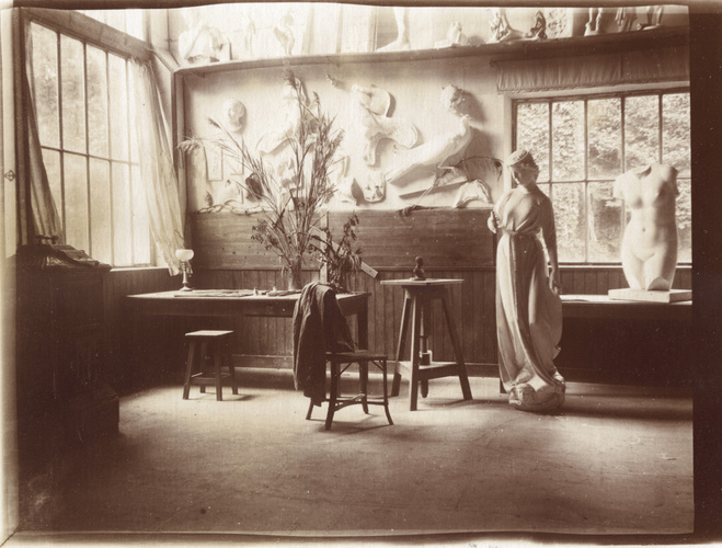 René Lalique - Un coin de l'atelier de René Lalique dans la propriété de Ramboui...