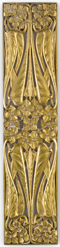 Paul Follot - Plaque à décor de petites fleurs et feuillages lancéolés