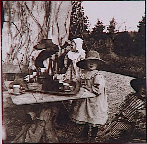 Edouard Vuillard - Le Repas de Vivette : Mme Mertzdorff donnant à manger à Vivet...
