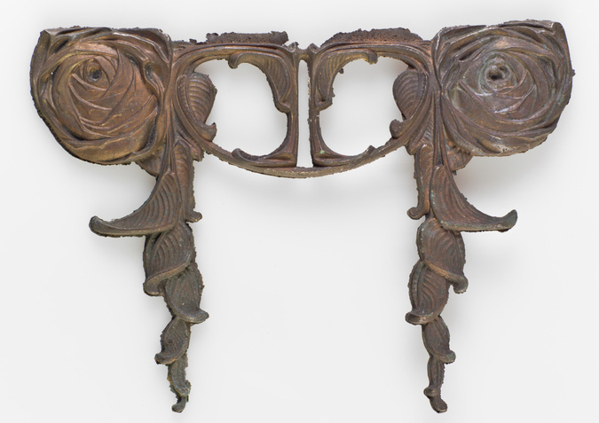 Paul Follot - Plaque à motif de roses et feuillage pour poignée (?)