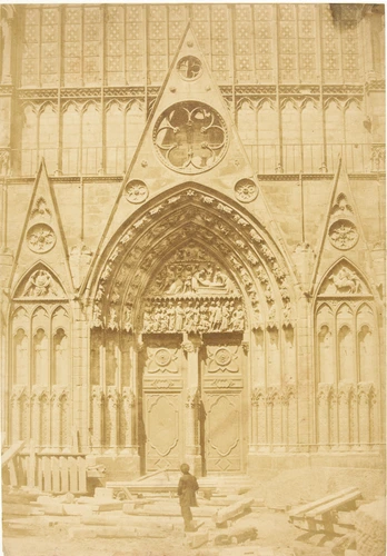 Vue du portail dit de Saint-Etienne de la cathédrale Notre-Dame de Paris (transept sud), semble-t-il pendant les années d'arrêts du chantier de restauration (1851-1859) - Désiré Lebel