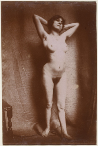 François-Rupert Carabin - Femme nue debout, de face, bras derrière la tête