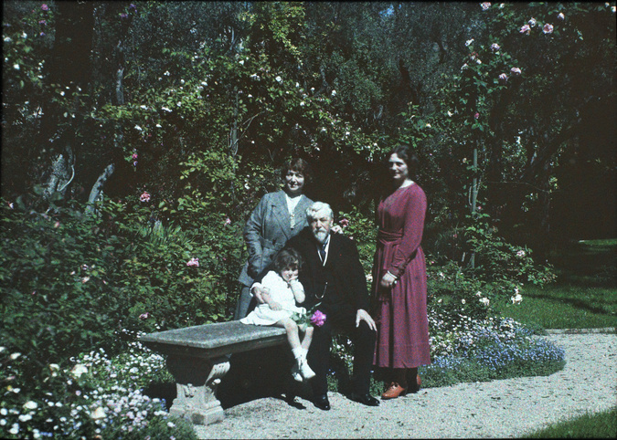 Anonyme - G. Eiffel, Claire, Ninette et Jeanine Salles