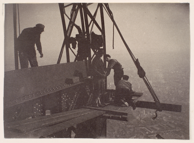 Henri Rivière - La Tour Eiffel - Cinq ouvriers au travail sur une partie du dern...
