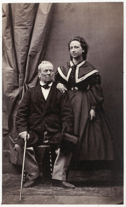 Achille Bonnuit - Homme agé assis à côté d'une jeune femme en pied (un père et s...