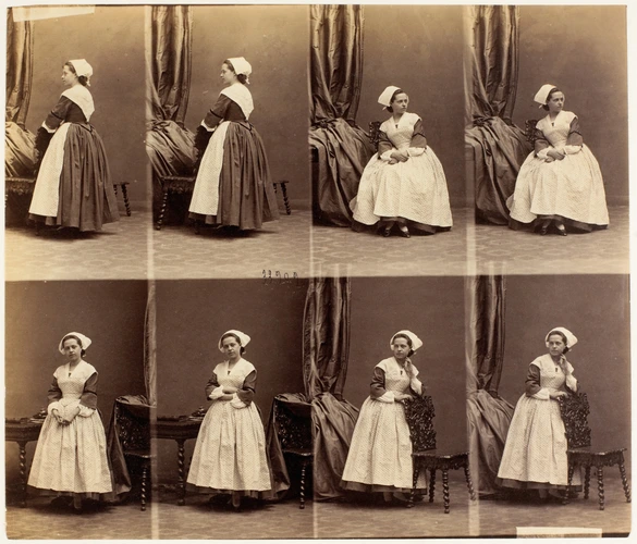 André Adolphe Eugène Disdéri - Mme Marie Delaporte en huit poses, six en pied, d...