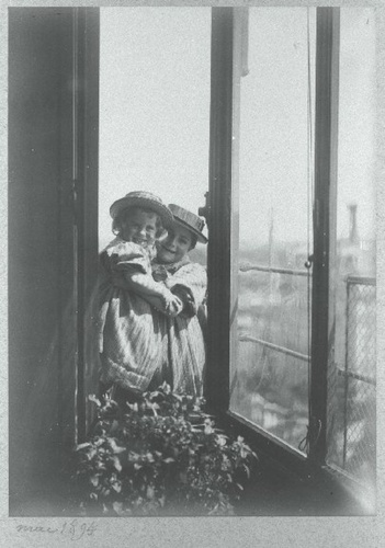 Gabriel Loppé - Zozo et sa soeur Gabrielle, Paris Mai 1894