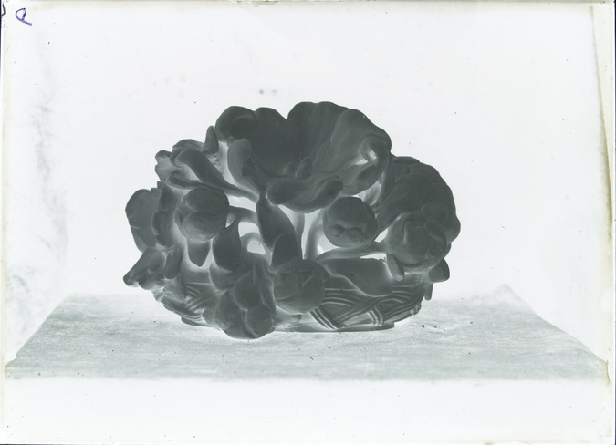 Auguste Delaherche - Elément décoratif en forme de coupe contenant des fleurs