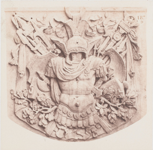 Édouard Baldus - Blason, élément de décor du palais du Louvre, Paris