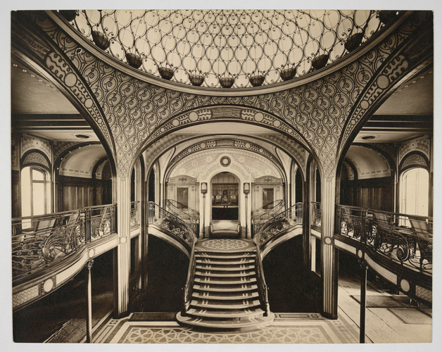 François Harand - Paquebot Paris, escalier du Grand Salon, vue d'ensemble