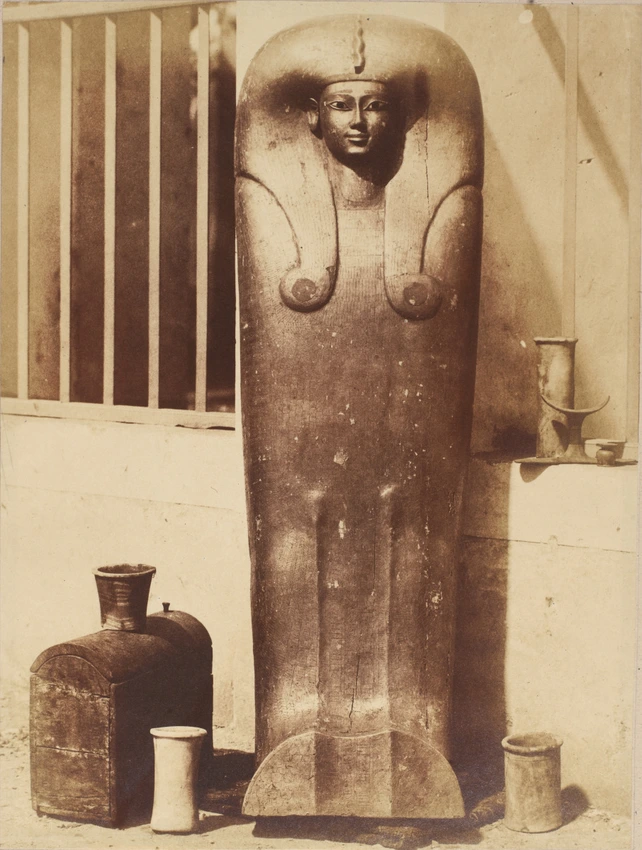 Théodule Devéria - Sarcophage de femme en bois, debout de face, la reine Aah Hot...
