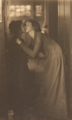 Clarence Hudson White - The Kiss