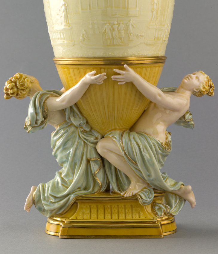 Manufacture de Sèvres - Vase 'Delafosse' (d'une paire)