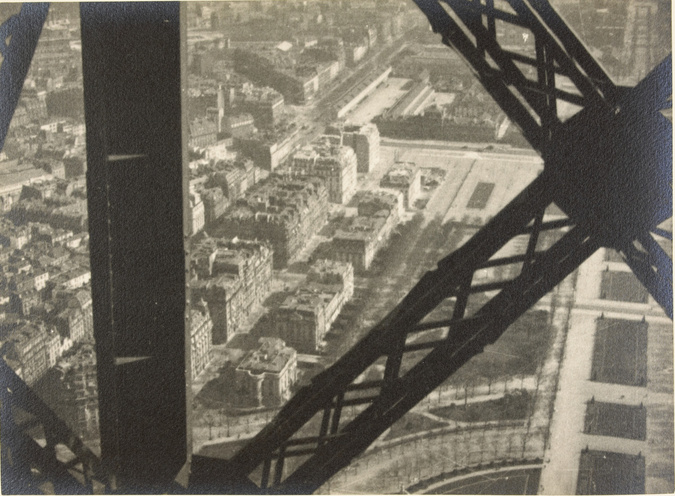 René Clair - Photogramme extrait de "La Tour", court-métrage de René Clair, 1928