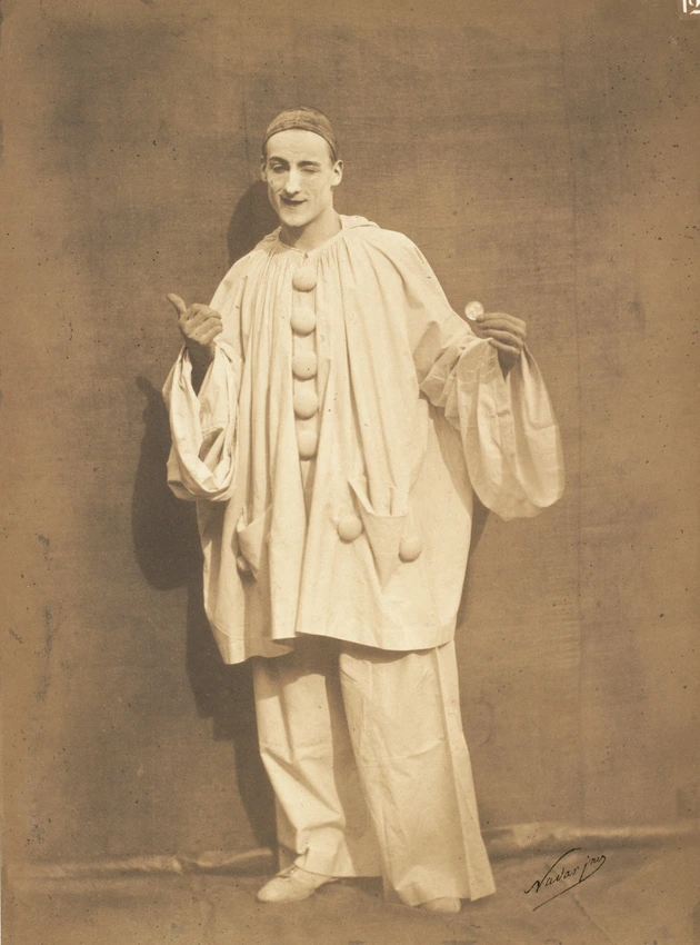 Adrien Tournachon - Pierrot tenant une pièce de monnaie
