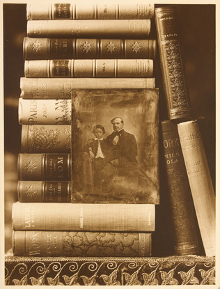 Emile Zola - Composition aux livres et au daguerréotype