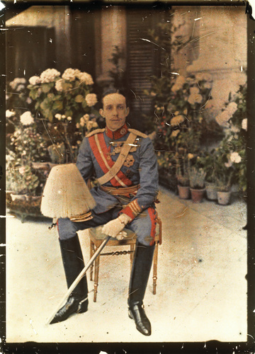 C. Chusseau-Flaviens - Alphonse XIII d'Espagne, assis, en pied