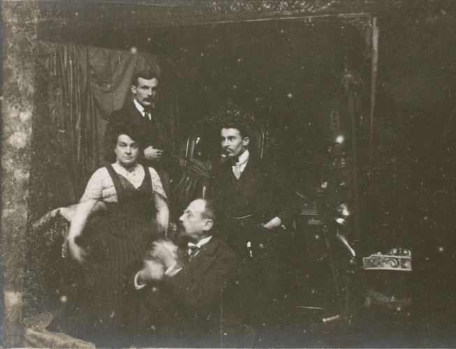 Anonyme - M. et Mme Comerre avec André Comerre et Jean Maillart-Norbert