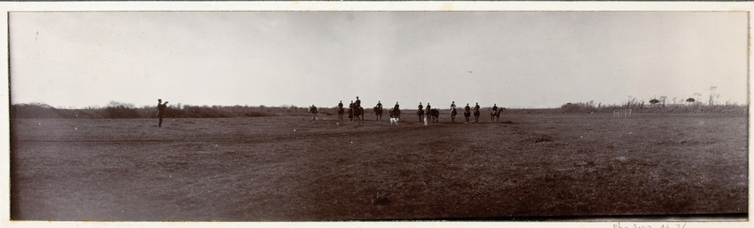 Philippe d' Orléans - Rassemblement hippique (?) en Italie : photographe et cava...