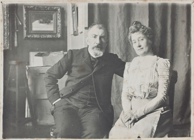 Anonyme - Henry Lerolle et sa fille, Yvonne Rouart, assis, dans un intérieur, un...