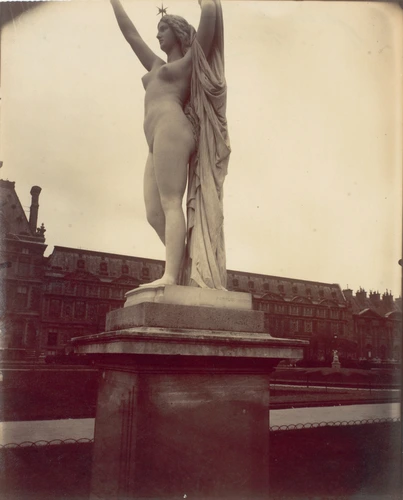 Eugène Atget - "La Vérité", sculpture de Jules Cavelier, dans le jardin des Tuil...