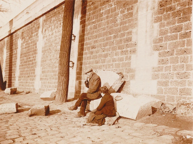 Charles Augustin Lhermitte - Paris, un couple d'âge mur assis sur un quai