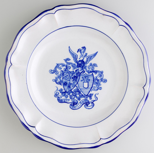 Charles Gallé - Assiette creuse, service aux armes de la famille Meixmoron de Do...