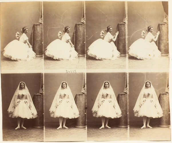 André Adolphe Eugène Disdéri - Mme Guichard en huit poses, quatre accroupie et q...