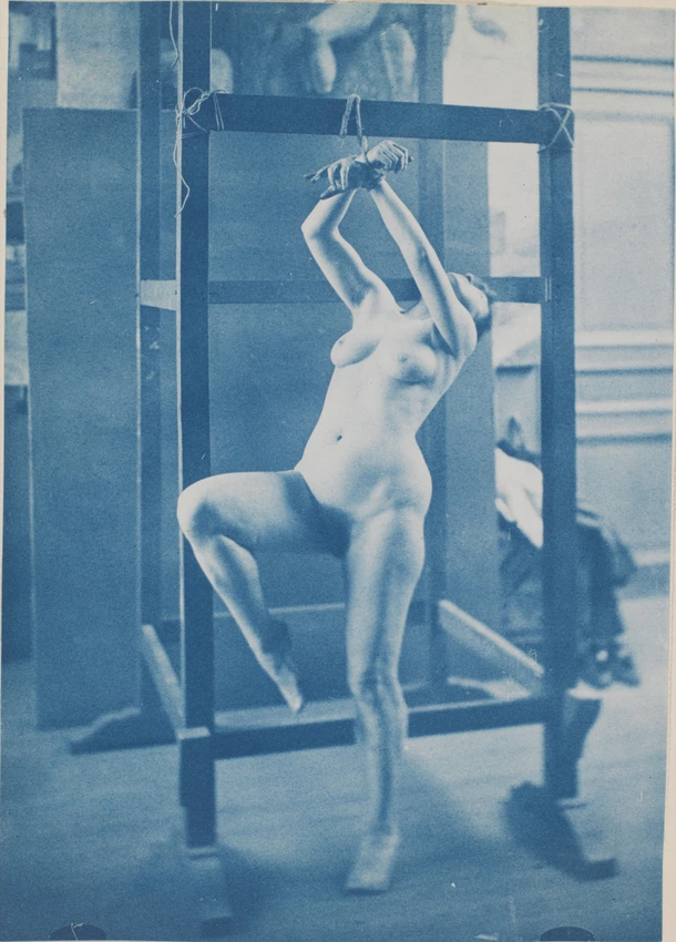 Femme nue de face, attachée par les mains, une jambe levée - Charles-François Jeandel