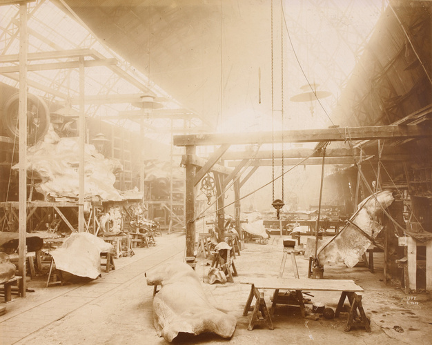 Union photographique francaise - Vue intérieure des ateliers Monduit lors de la ...