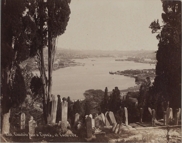 Pascal Sebah - Constantinople, cimetière turc à Eyoub, et Corne d'Or