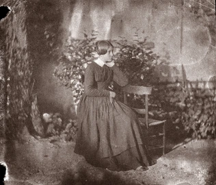 Portrait de Julie, fille du photographe - Adolphe Humbert de Molard