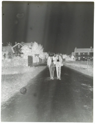 Paul Haviland - Deux hommes marchant dans une rue