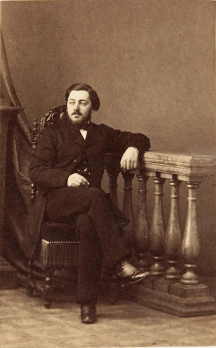 André Adolphe Eugène Disdéri - Gustave Eiffel, accoudé à une balustrade