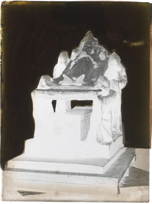 Monument sur un tombeau, sculpture de face - François-Rupert Carabin