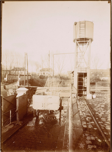 Anonyme - Un couloir au premier étage de l'immeuble de la Caisse d'épargne (Post...