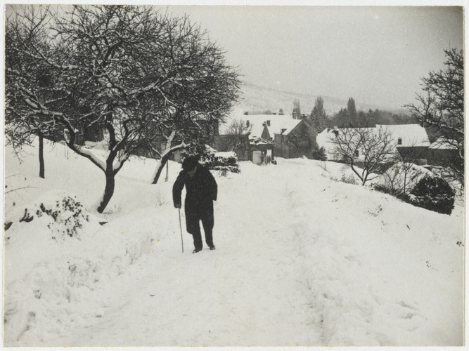 Charles Augustin Lhermitte - France, homme marchant sur un chemin enneigé