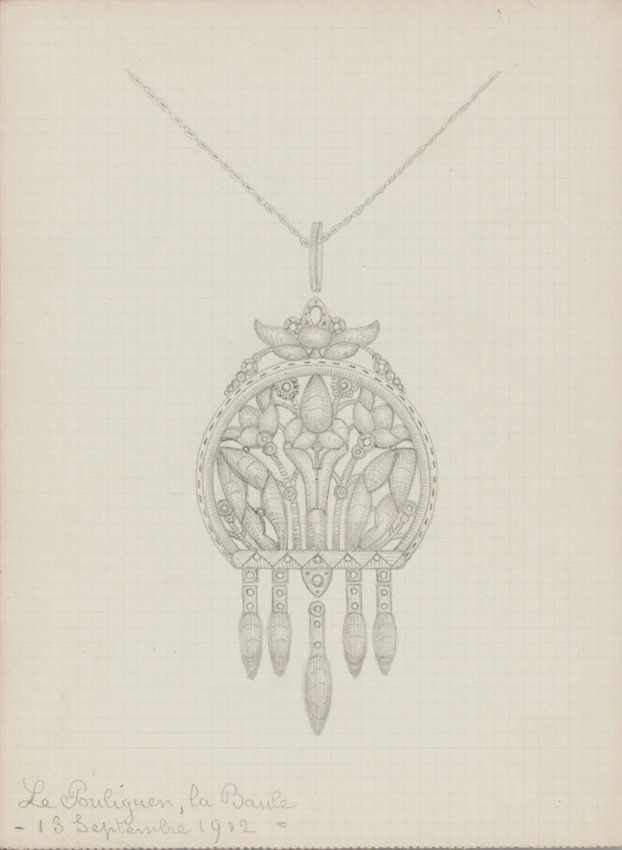 Enguerrand du Suau de la Croix - Pendentif circulaire à motif floral, ailes styl...