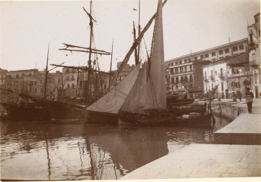 Auguste Delaherche - Cassis ?, Le port et des bateaux
