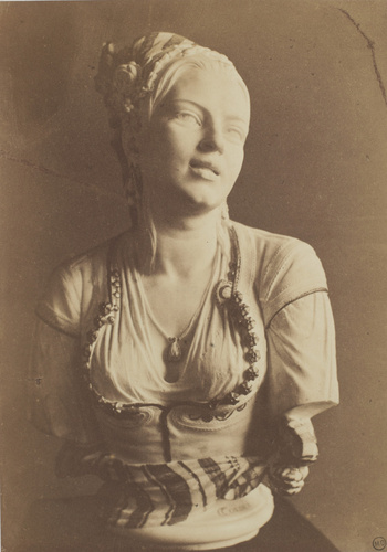 Charles Marville - "Métis, chanteuse, père turc, mère mauresque", sculpture de C...