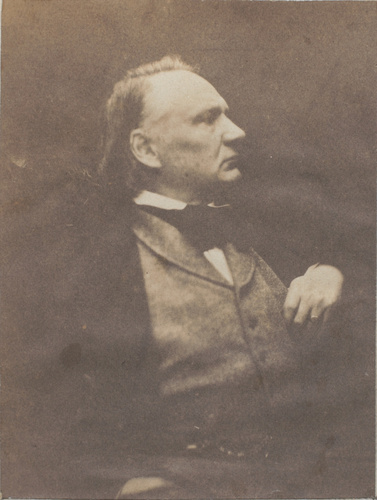 Auguste Vacquerie - Victor Hugo assis, profil droit