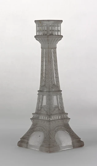 Anonyme - Bougeoir en forme de tour Eiffel