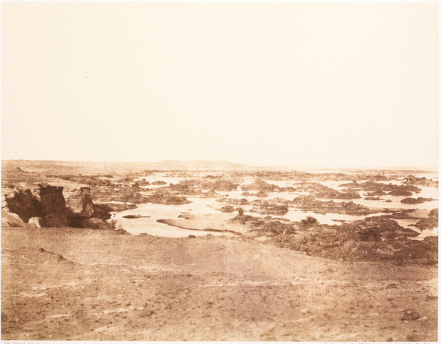 Félix Teynard - Deuxième cataracte - Vue générale prise du désert, sur la rive g...
