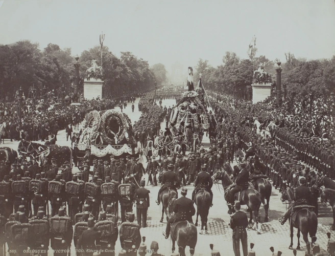Neurdein frères - Obsèques de Victor Hugo. Chars de couronnes, 1er juin 1885