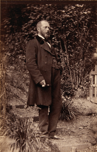 Achille Bonnuit - Homme en pied dans le jardin