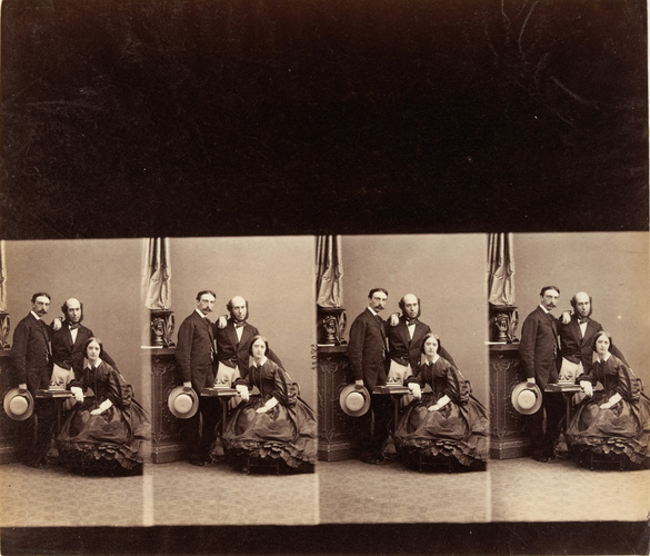 André Adolphe Eugène Disdéri - Groupe de deux hommes et une femme en quatre pose...