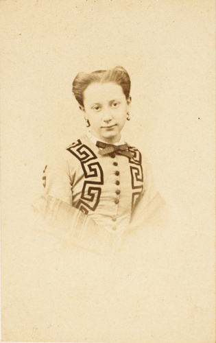 Alophe - Caroline Evrard, jeune fille en buste
